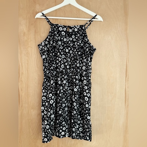 916 GENERATION Monochrome Floral Jumpsuit - Picture 8 of 10